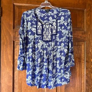 Floral knit 3/4 sleeve Lucky brand shirt. Soft beautiful fabric
